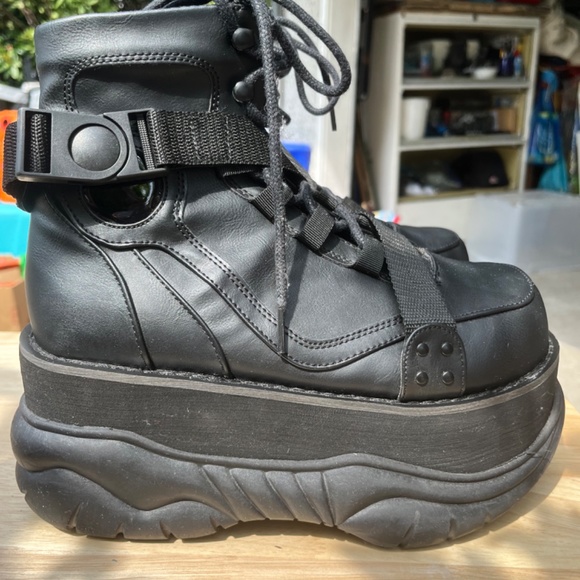 Demonias Neptune-181 - Picture 2 of 4